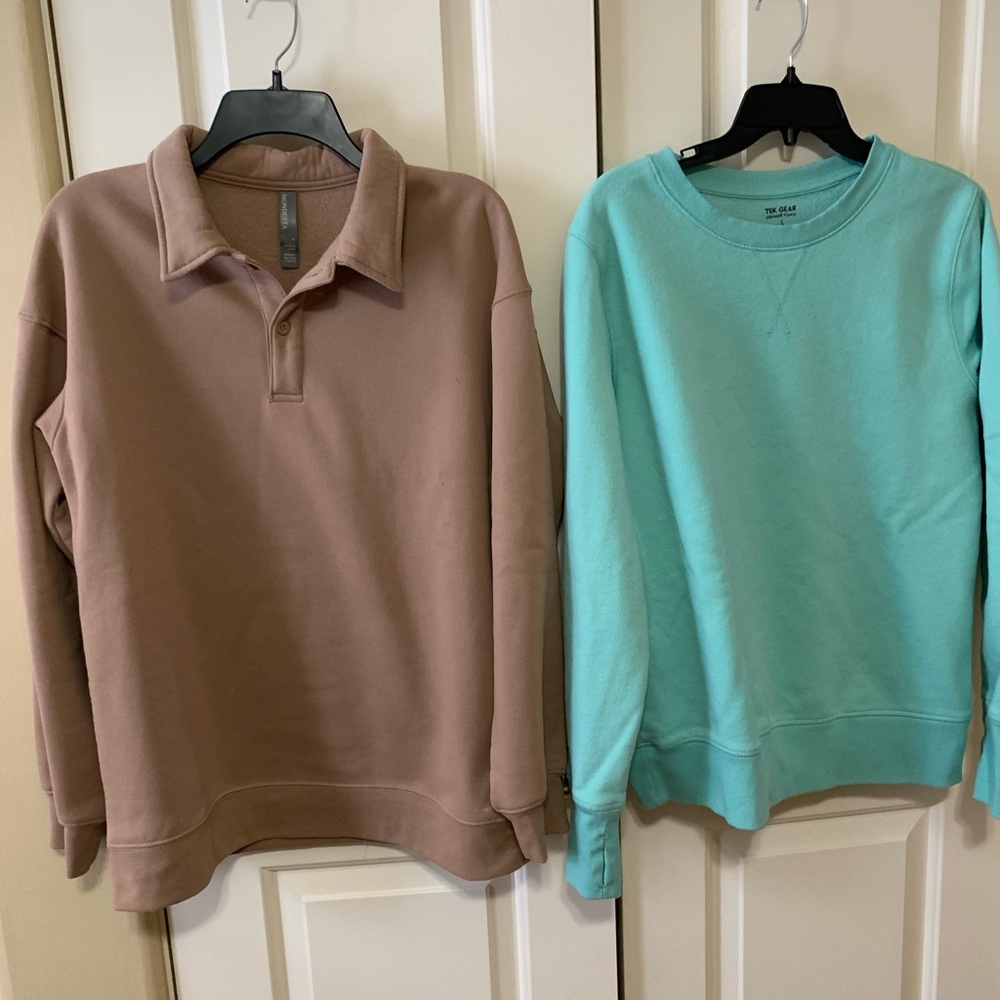 Set of 2 women’s sweatshirts